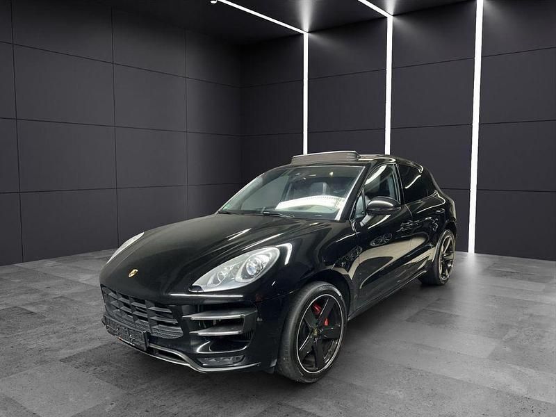 Schwarz Gebraucht 2015 Porsche Macan Turbo Chrono SUV | 27.990 € (Fairer Preis) - Bild 1/4