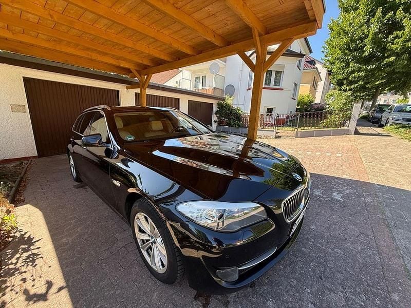 Schwarz Gebraucht 2011 BMW 520 Kombi | 9.800 € (Guter Preis) - Bild 1/4