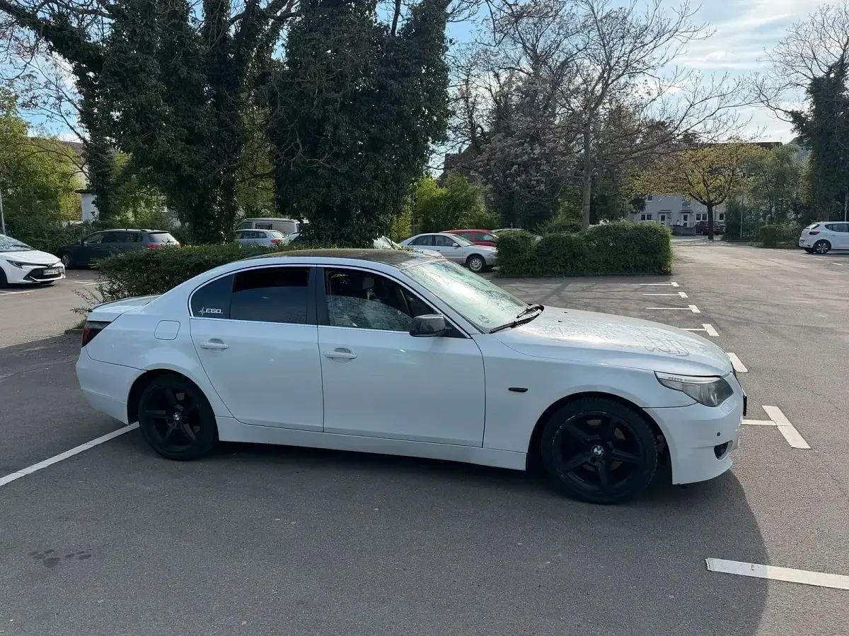 Gebraucht BMW 530 218 PS (160 kW) 2005 Weiß Limousine