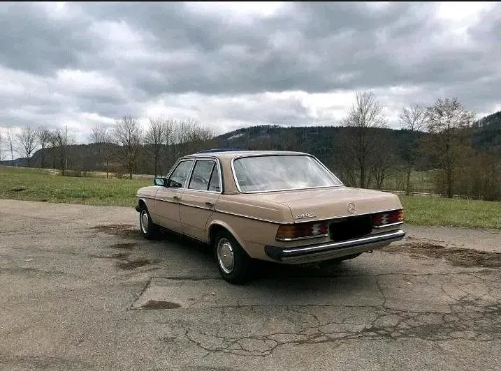 Gebraucht Mercedes 240 70 PS (51 kW) 1983 Beige Limousine
