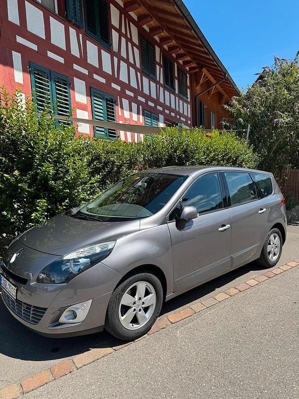 Grau Gebraucht 2012 Renault Scénic III Luxe Van / Kleinbus | 6.000 € (Fairer Preis) - Bild 1/4