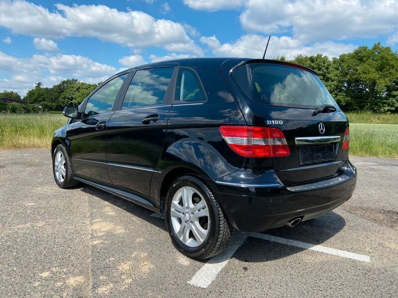 Gebraucht Mercedes B180 116 PS (85 kW) 2011 Schwarz Van / Kleinbus