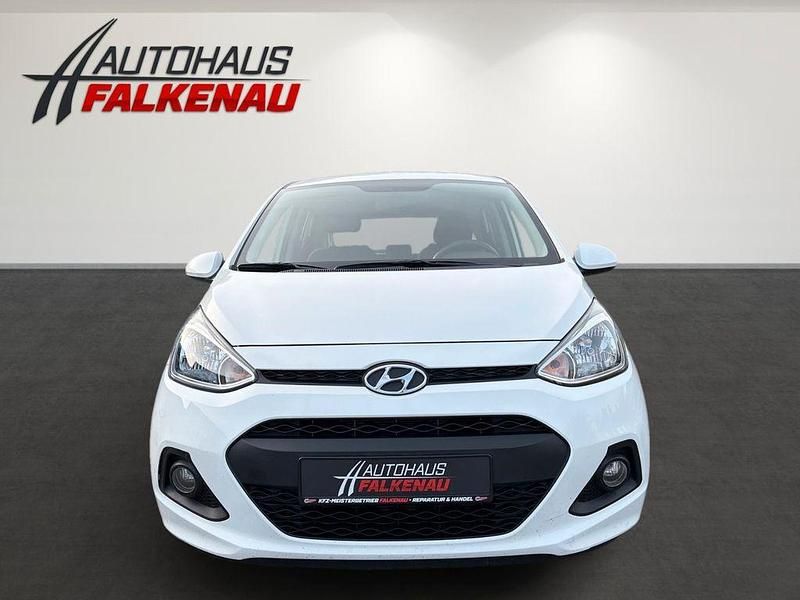 Gebraucht Hyundai i10 Style 87 PS (63 kW) 2016 Weiß Kleinwagen