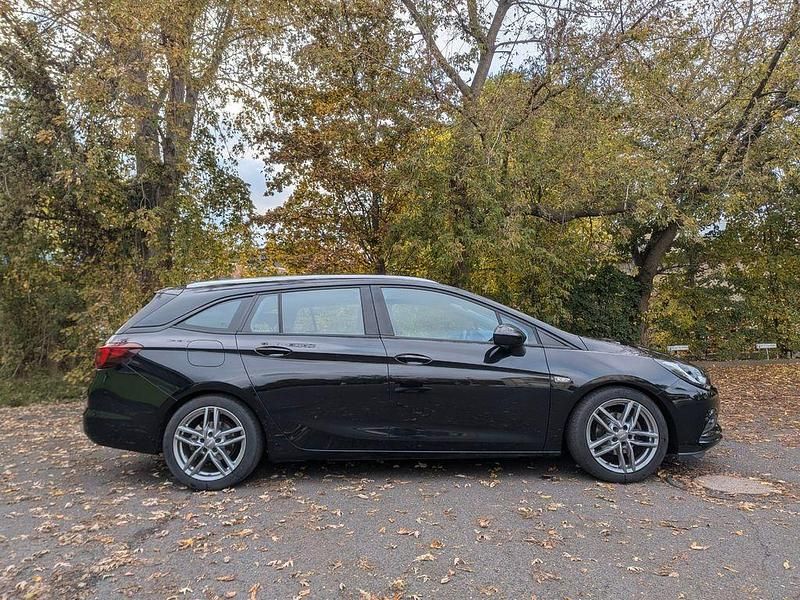 Schwarz Gebraucht 2017 Opel Astra Kombi | 10.000 € (Guter Preis) - Bild 1/4