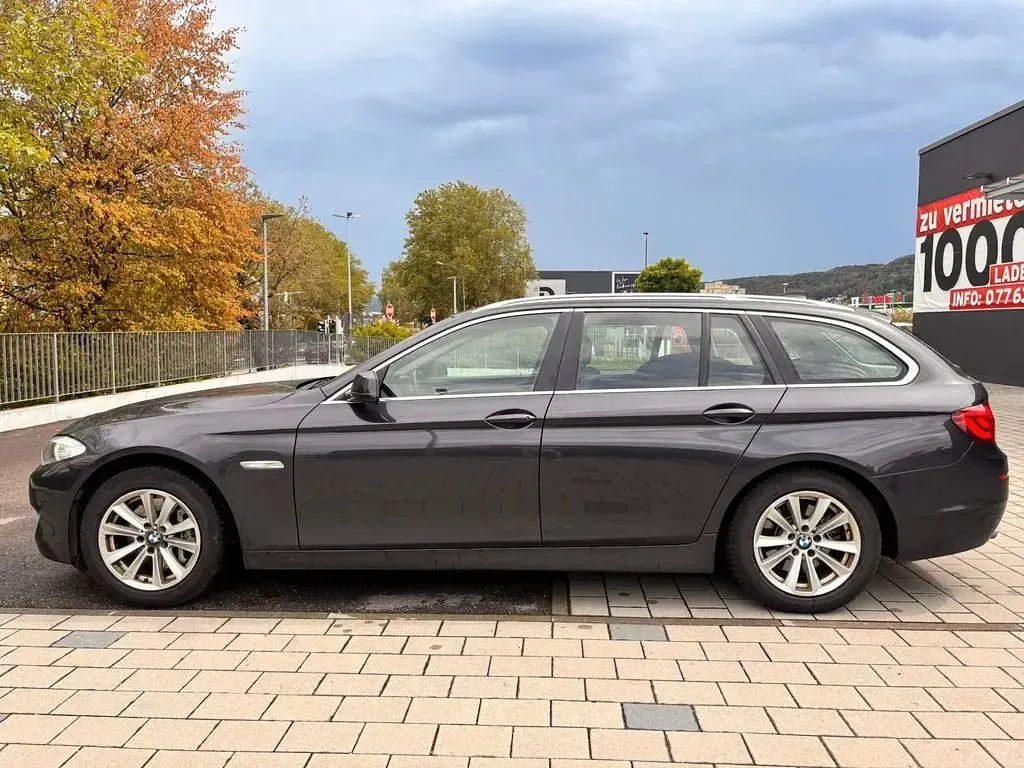 Gebraucht BMW 525 Sport Line 218 PS (160 kW) 2012 Grau Limousine