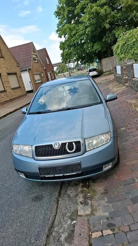 Grau Gebraucht 2002 Skoda Fabia Kleinwagen | 850 € (Guter Preis) - Bild 1/4