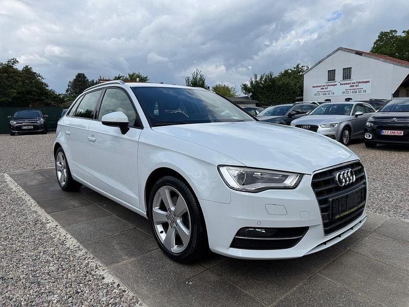 Gletscherweiss Gebraucht 2016 Audi A3 Sportback Ambition Limousine | 14.999 € (Fairer Preis) - Bild 1/4