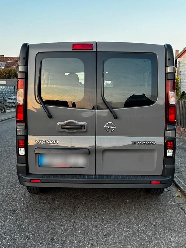 Gebraucht Opel Vivaro 120 PS (88 kW) 2015 Grau Van / Kleinbus