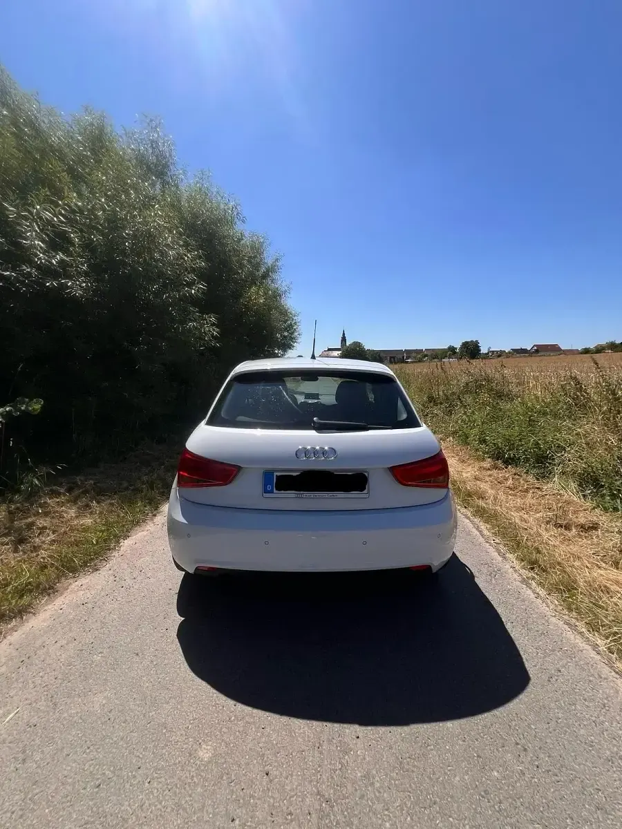 Gebraucht Audi A1 Sportback Attraction 86 PS (63 kW) 2013 Weiß Kleinwagen