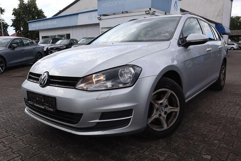 Reflex silver metallic Gebraucht 2017 VW Golf VII Trendline Kombi | 6.990 € (Fairer Preis) - Bild 1/4