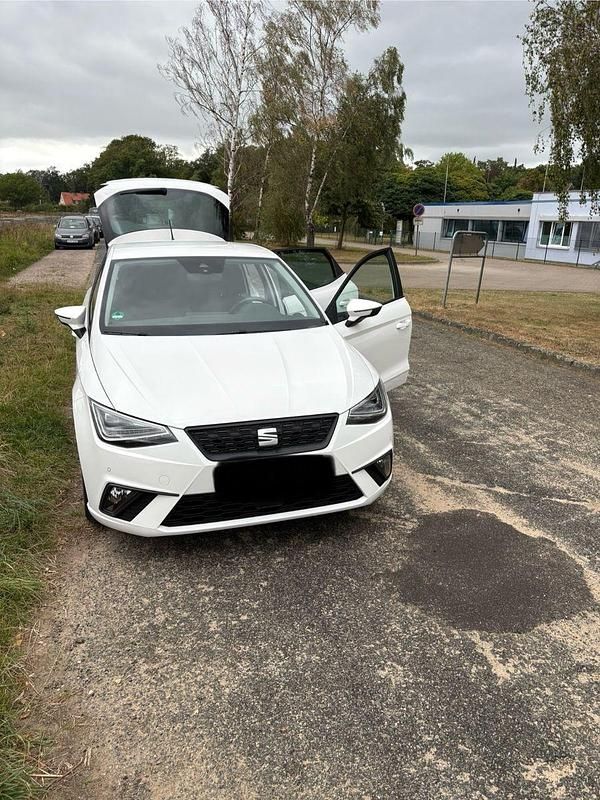 Weiß Gebraucht 2022 Seat Ibiza Style Kleinwagen | 12.800 € (Guter Preis) - Bild 1/4