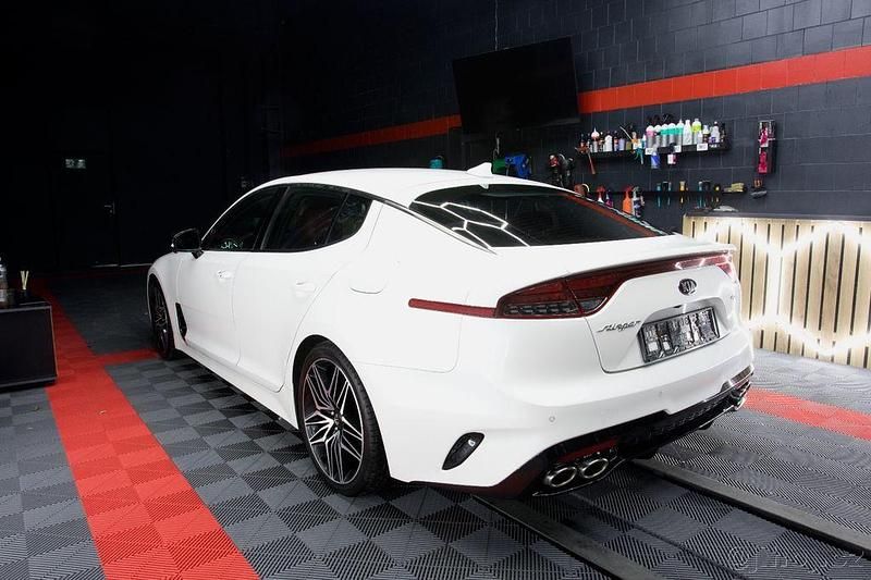 Gebraucht Kia Stinger 366 PS (269 kW) 2021 Weiß Kleinwagen