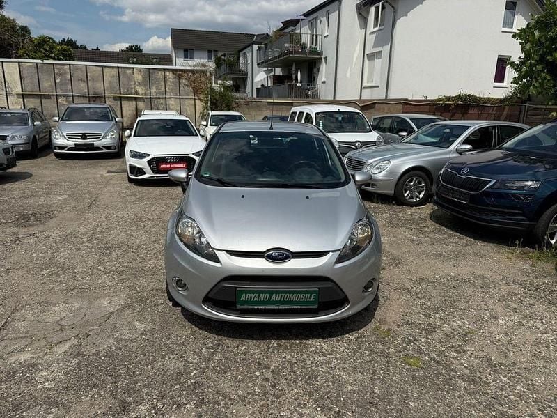 Silber Gebraucht 2012 Ford Fiesta Trend Kleinwagen | 2.999 € (Fairer Preis) - Bild 1/4