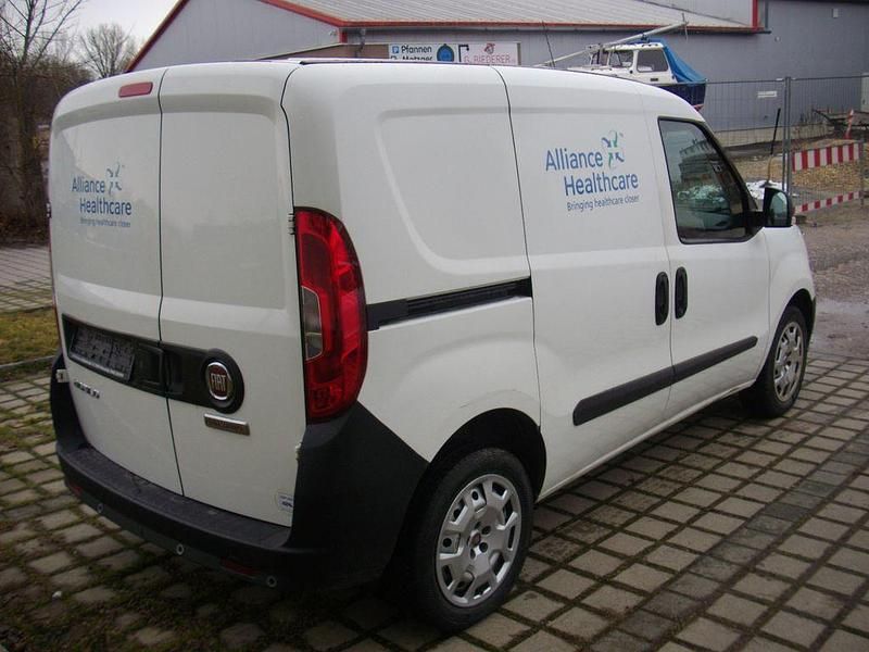 Gebraucht Fiat Doblò 95 PS (69 kW) 2019 Weiß Van / Kleinbus