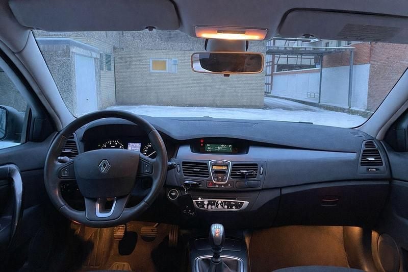 Blau Gebraucht 2010 Renault Laguna III Kombi | 2.850 € (Guter Preis) - Bild 1/4