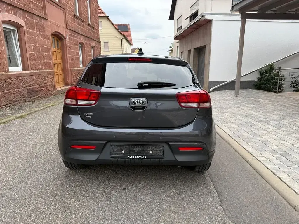 Gebraucht Kia Rio DREAM-TEAM Edition 99 PS (72 kW) 2019 Grau Limousine
