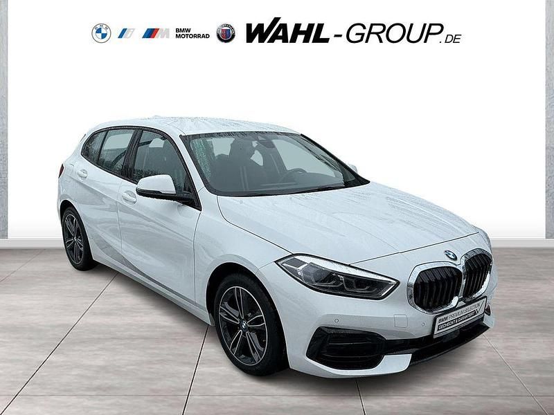 Weiß Gebraucht 2022 BMW 118 Sport Line Kleinwagen | 21.890 € (Fairer Preis) - Bild 1/4