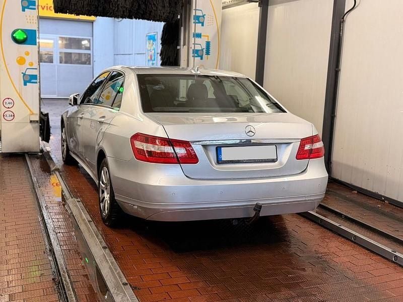 Gebraucht Mercedes E220 Elegance 170 PS (125 kW) 2010 Silber Limousine
