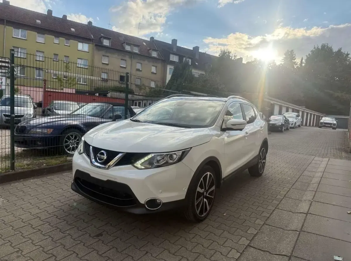Gebraucht Nissan Qashqai Tekna 116 PS (85 kW) 2015 Weiß SUV