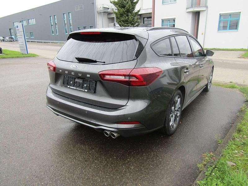 Neu Ford Focus ST-Line X 155 PS (114 kW) 2025 Magneticgrau (metallic) Kombi