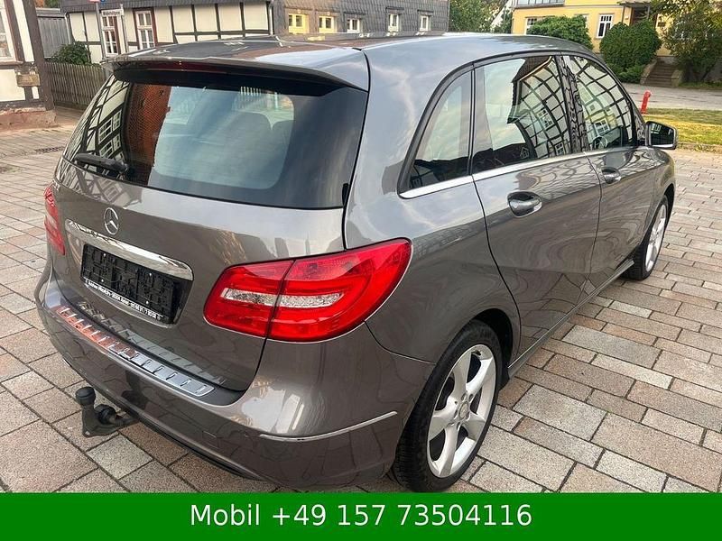 Gebraucht Mercedes B200 156 PS (114 kW) 2012 Grau Van / Kleinbus