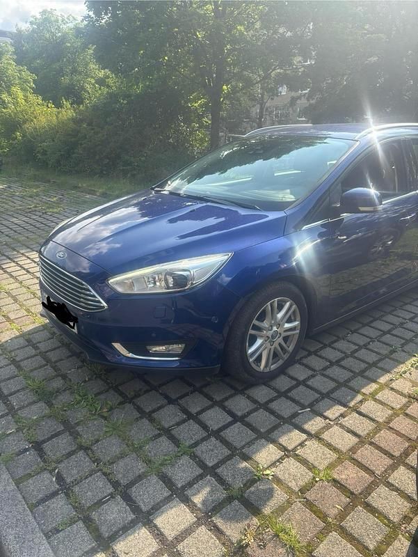 Blau Gebraucht 2015 Ford Focus Kombi | 6.500 € (Fairer Preis) - Bild 1/4