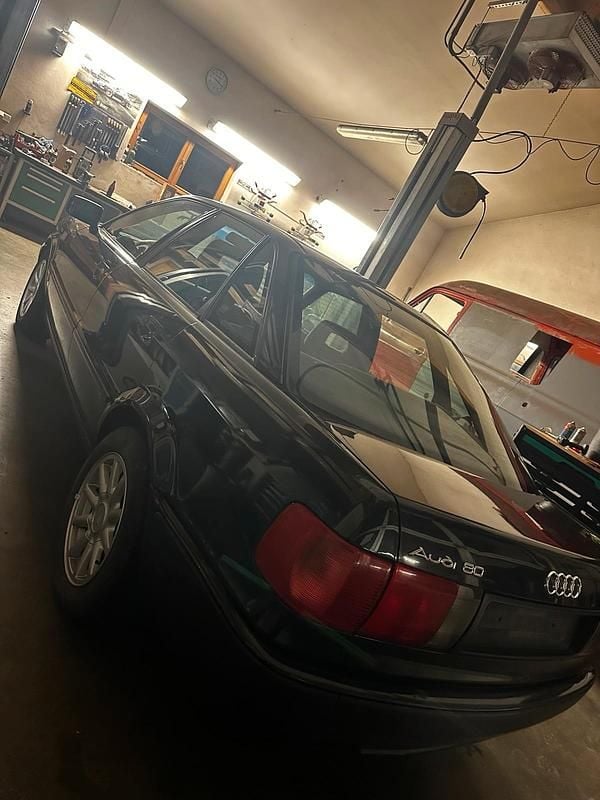 Gebraucht Audi 80 174 PS (127 kW) 1993 Schwarz Limousine