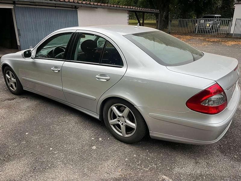 Gebraucht Mercedes E200 Elegance 136 PS (100 kW) 2009 Limousine