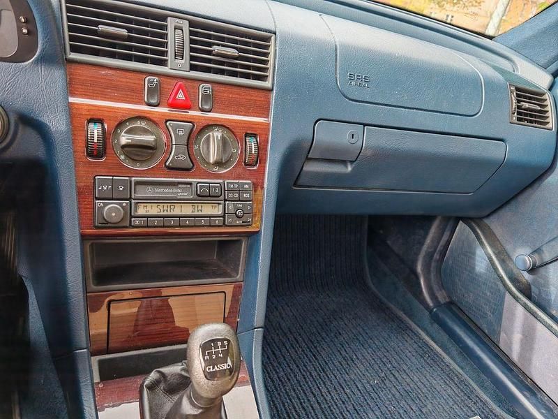 Gebraucht Mercedes C180 122 PS (89 kW) 1997 Silber Limousine