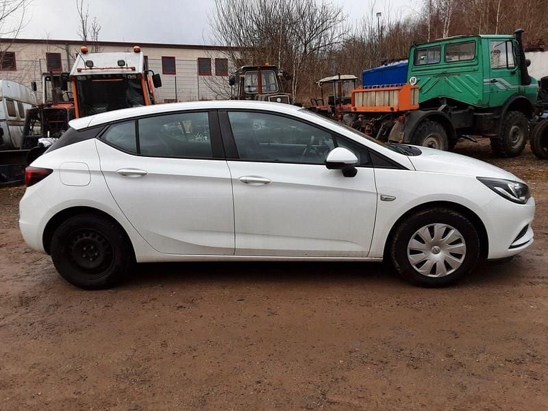 Gebraucht Opel Astra 105 PS (77 kW) 2017 Weiß Limousine