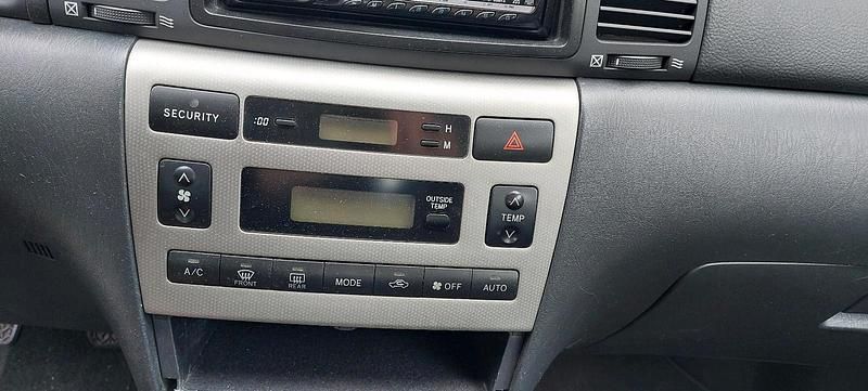 Gebraucht Toyota Corolla 110 PS (80 kW) 2003 Schwarz Kombi