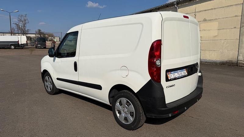 Gebraucht Opel Combo 95 PS (69 kW) 2017 Weiß Van / Kleinbus