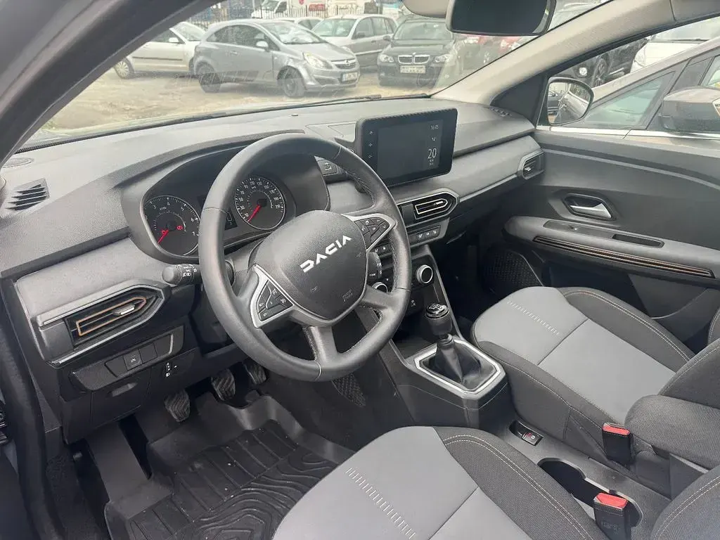 Używany Dacia Jogger 91 KM (66 kW) 2024 Szary Minivan