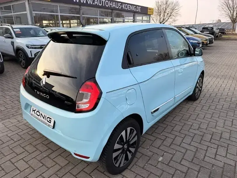 Second-hand Renault Twingo Techno 60 kW (82 CP) 2023 Albastru Hatchback
