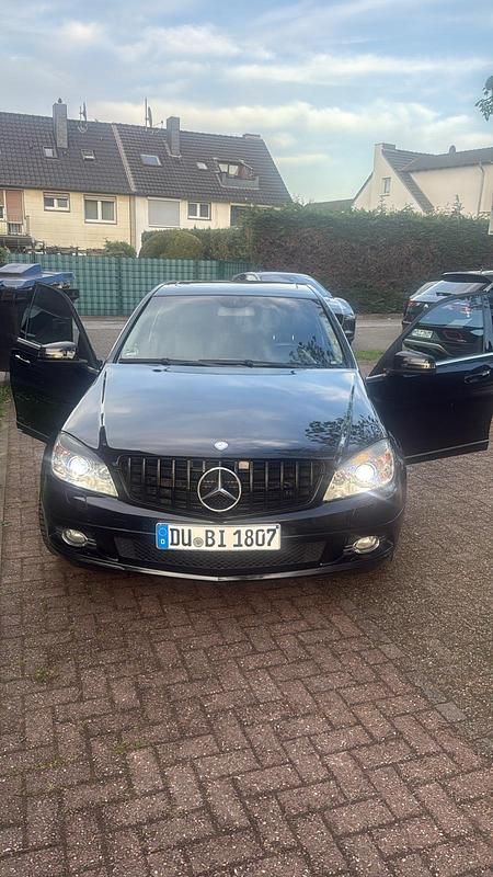 Schwarz Gebraucht 2009 Mercedes C350 Limousine | 8.500 € (Etwas zu teuer) - Bild 1/4