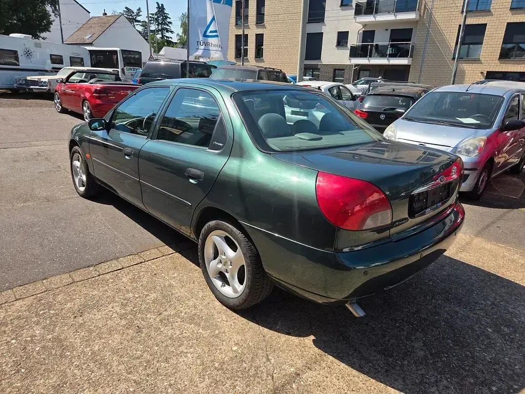Gebraucht Ford Mondeo Ambiente 116 PS (85 kW) 1998 Grün Limousine