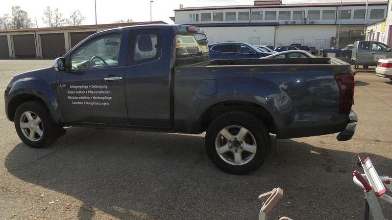 Gebraucht Isuzu D-Max 163 PS (119 kW) 2016 Blau SUV