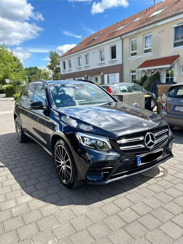 Gebraucht 2016 Mercedes GLC250 AMG line SUV | 26.100 € (Teuer) - Bild 1/4
