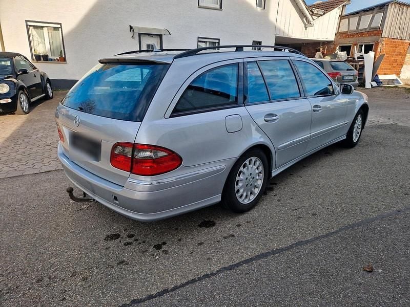Gebraucht Mercedes E220 Avantgarde 170 PS (125 kW) 2006 Silber Kombi