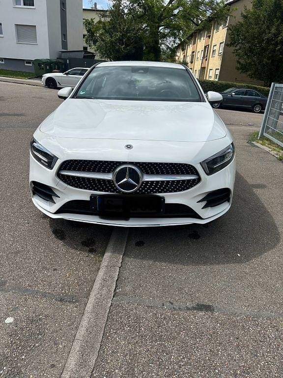Schwarz Gebraucht 2021 Mercedes A250 AMG line Limousine | 27.800 € (Fairer Preis) - Bild 1/4