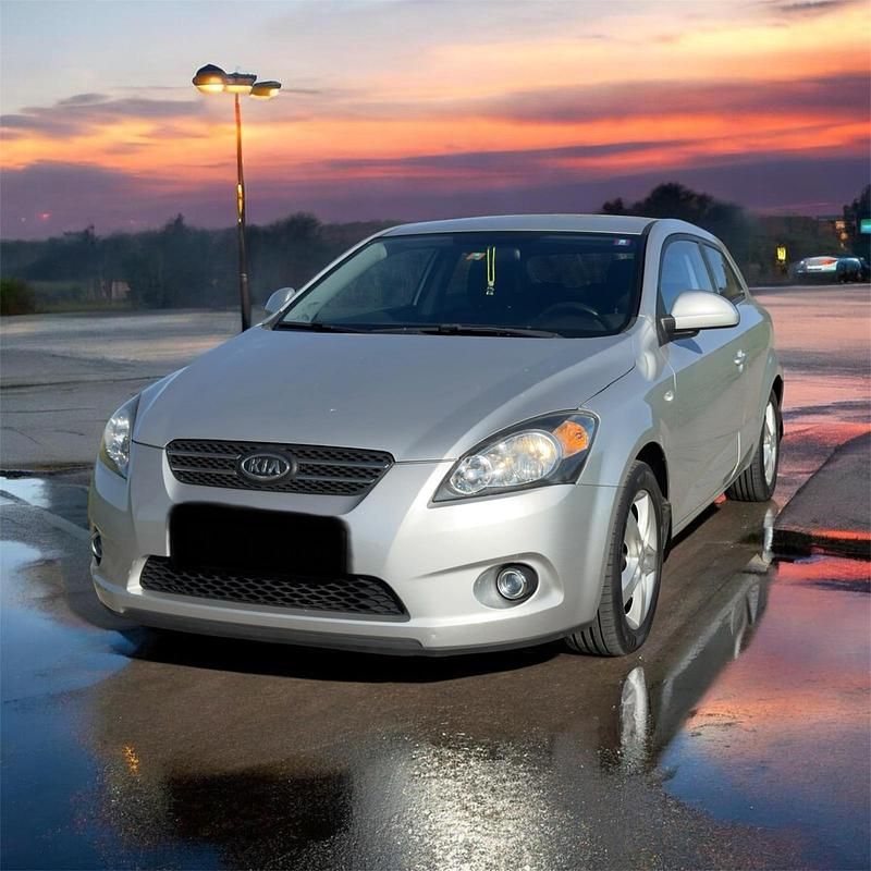 Gebraucht Kia Ceed 109 PS (80 kW) 2009 Silber Kleinwagen