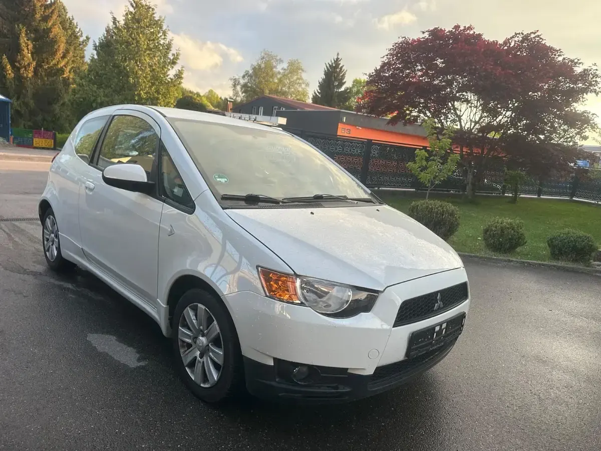 Gebraucht Mitsubishi Colt 75 PS (55 kW) 2012 Weiß Kleinwagen