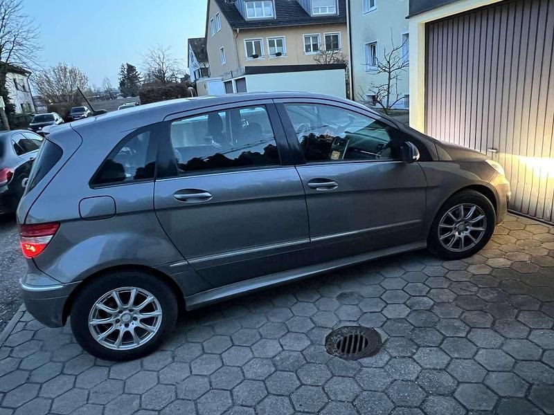 Gebraucht Mercedes B200 136 PS (100 kW) 2008 Grau Van / Kleinbus