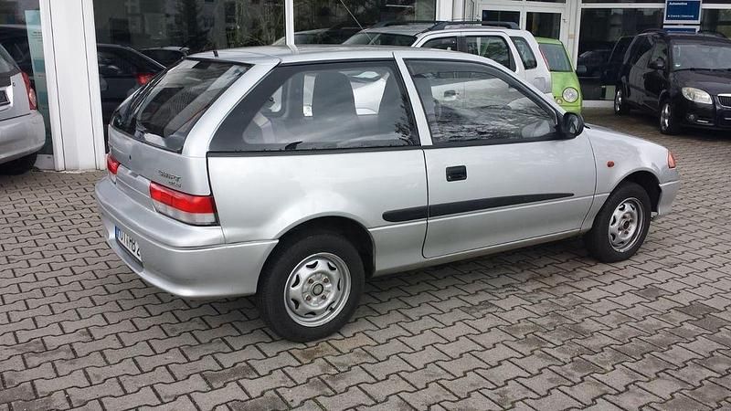 Gebraucht Suzuki Swift 53 PS (38 kW) 2001 Silber Kleinwagen