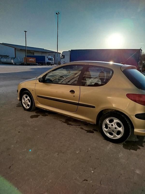 Gebraucht Peugeot 206 75 PS (55 kW) 2002 Gold Kleinwagen