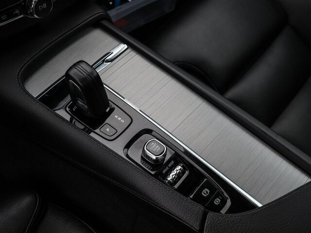Blau Gebraucht 2021 Volvo XC90 R-Design SUV | 53.890 € (Etwas zu teuer) - Bild 1/2