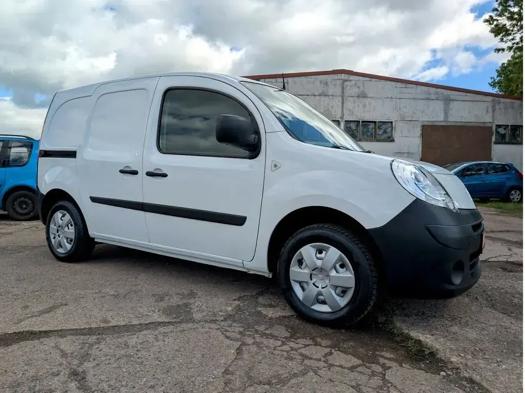 Gebraucht Renault Kangoo Basis 68 PS (50 kW) 2010 Arktisweiß Van