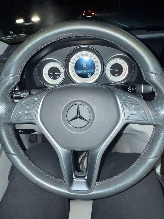 Gebraucht Mercedes E250 204 PS (150 kW) 2014 Schwarz Limousine