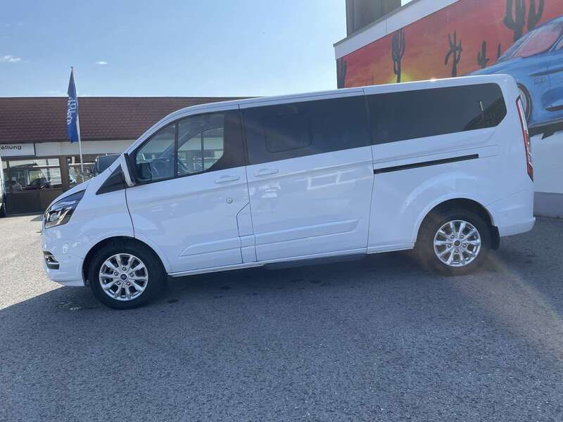 Gebraucht Ford Tourneo Custom Titanium 131 PS (96 kW) 2022 Frostweiß Van