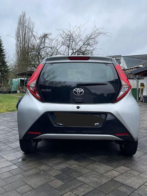 Gebraucht Toyota Aygo Team 72 PS (52 kW) 2020 Silber Kleinwagen